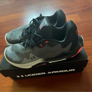 Under Armour Spawn 4 size 9.5